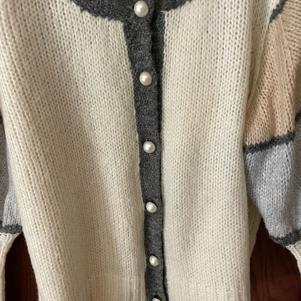 VENUS Cream and Gray Button-Up Cardigan - Picture 4 of 8